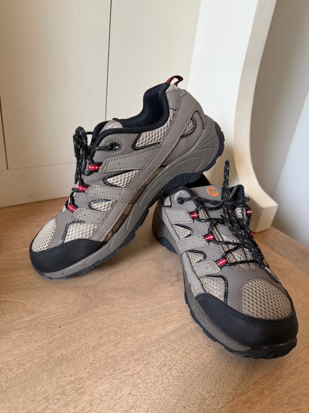 VGUC Men's Merrel Outdoor Trail Sneakers Size  6W